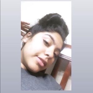 Meet your Posher, Dafne